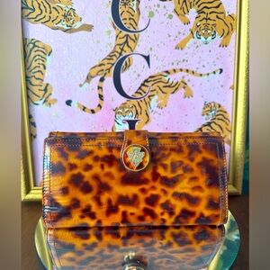 GUCCI RARE 🔥 Hysteria Patent Leopard Print Bifold Snap Wallet (EUC)